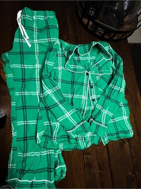 Women's Green Plaid Pajama Set with Contrast Piping
